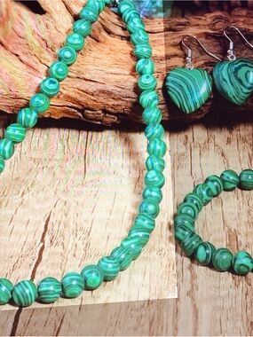 NWT Handcrafted Green Striped Bead Necklace and Earring Set authentic